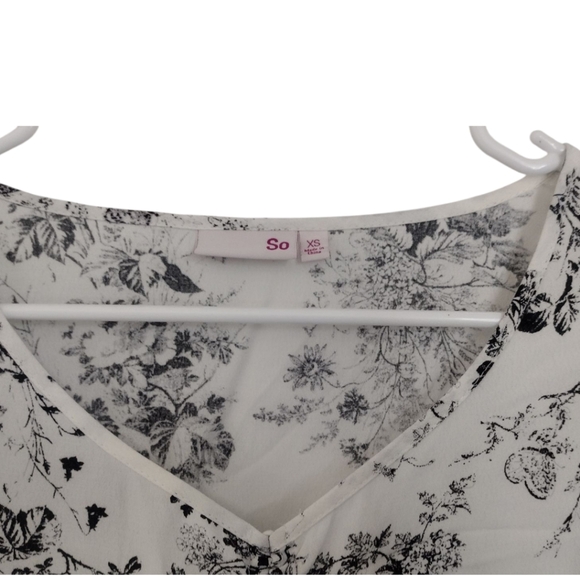 SO White And Black Peplum Blouse Juniots SIZE XS - New With Tags - Picture 5 of 5